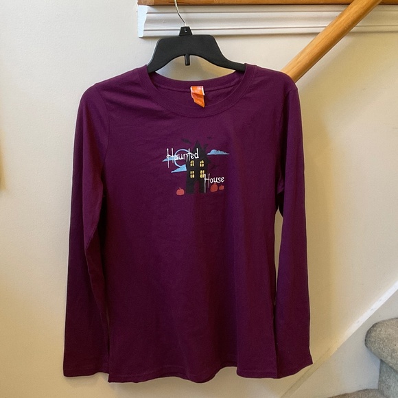 size L, bust up to 38” inches, haunted house shirt, new 🏠 condition - Picture 6 of 7